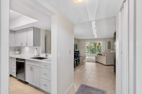 6600 S Oriole Boulevard, Delray Beach FL - photo 8 of 49