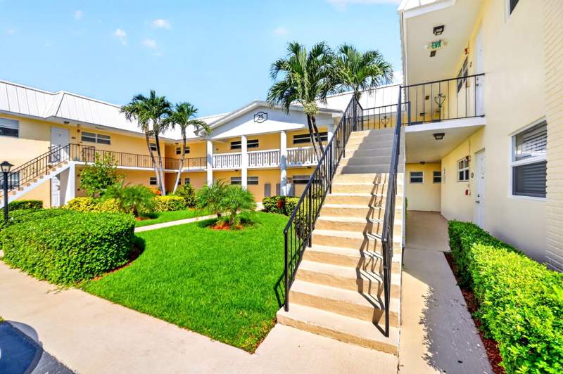 2 bedroom Condominium at 25 Colonial Club Drive #205, Colonial Club Condo Sec 2, Boynton Beach — photo 2