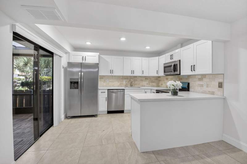 2 bedroom Townhouse at 717 NW 29th Avenue #B, Rainberry Bay Sec 1-A, Delray Beach — photo 2