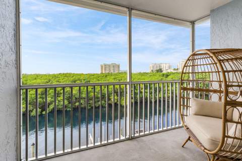 689 NE 6th Court #4050, Boynton Beach FL - photo 17 of 40