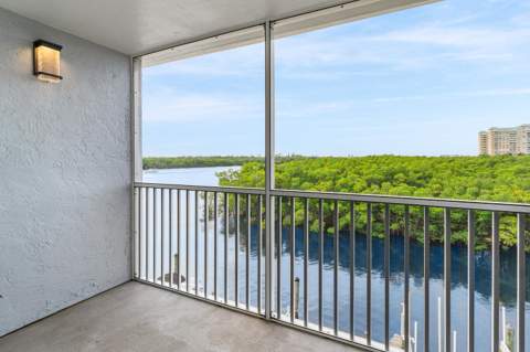 689 NE 6th Court #4050, Boynton Beach FL - photo 23 of 40