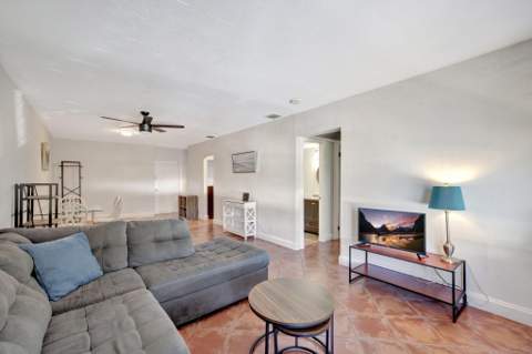 2400 NE 33rd Avenue #211, Fort Lauderdale FL - photo 9 of 40