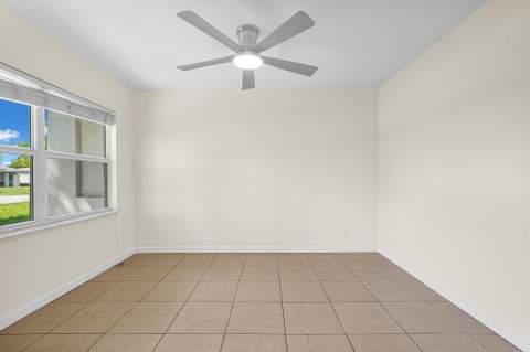 261 NE 45th Street, Oakland Park FL - photo 10 of 55