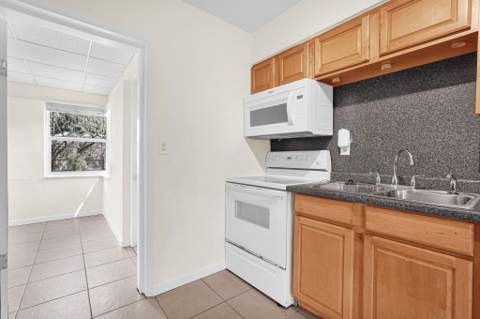 261 NE 45th Street, Oakland Park FL - photo 23 of 55