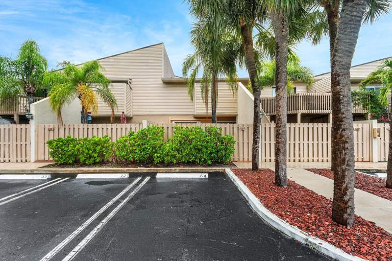 2 bedroom Condominium at 612 Executive Center Drive #107, Lake Place Condo, West Palm Beach — photo 2
