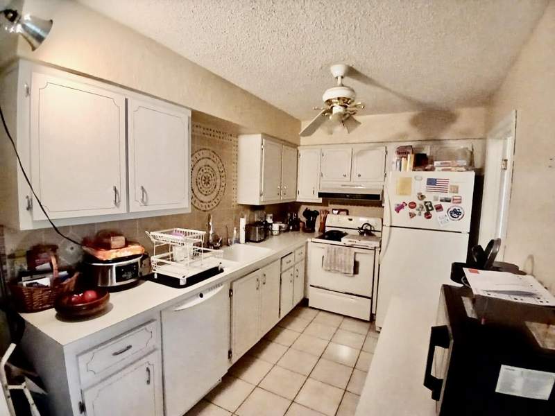 3 bedroom Single Family Residence at 9500 NW 70th Street, Westwood Community 4, Tamarac — photo 4
