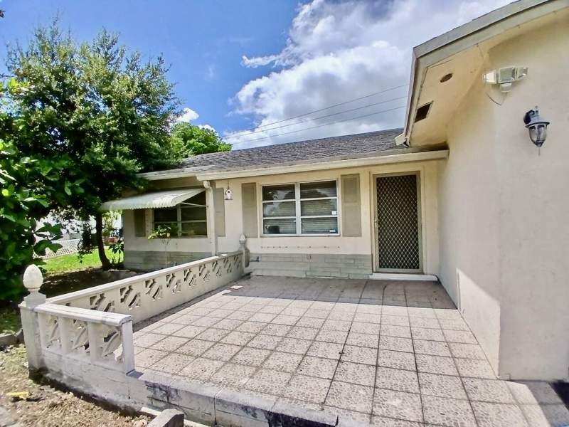3 bedroom Single Family Residence at 9500 NW 70th Street, Westwood Community 4, Tamarac — photo 3