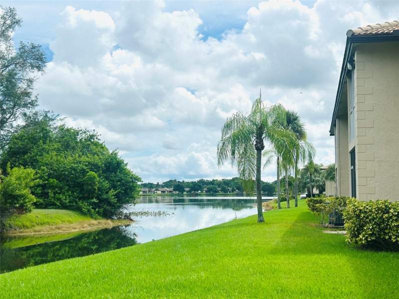 2 bedroom Condominium at 5550 Lakeside Drive #203, Viewpointe , Margate — photo 3