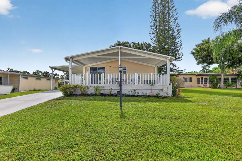 3 bedroom Manufactured Home at 5 Montilla Way, Spanish Lakes Golf Village, Port St. Lucie — photo 2