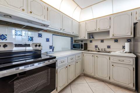 2615 Garden Drive #307, Lake Worth FL - photo 8 of 35