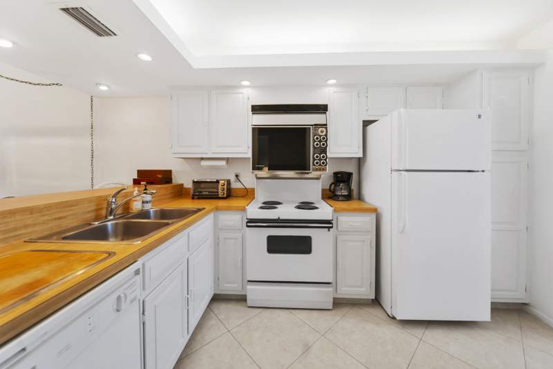 2 bedroom Condominium at 2687 N Ocean Boulevard #303, Yacht & Racquet Club Of Boca Raton Condo, Boca Raton — photo 3