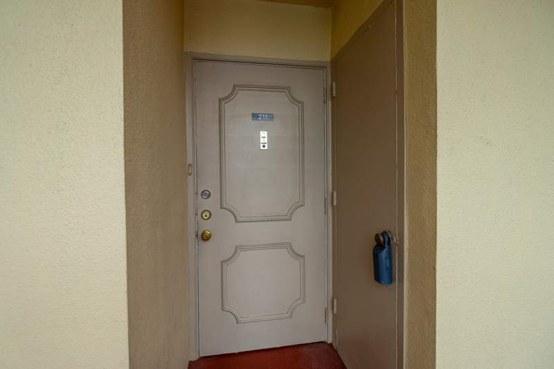 2 bedroom Condominium at 3661 Via Poinciana #211, Poinciana Place Condo 1,2,8 And 9, Lake Worth — photo 2