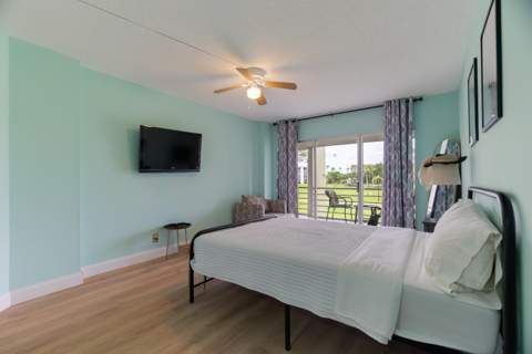 3661 Via Poinciana #211, Lake Worth FL - photo 13 of 42