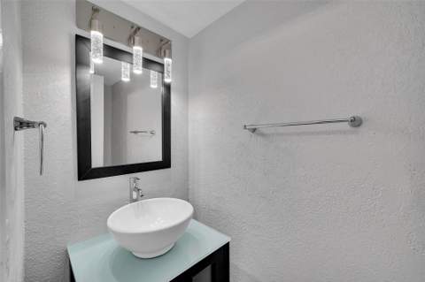 650 Tennis Club Drive #305, Fort Lauderdale FL - photo 10 of 47