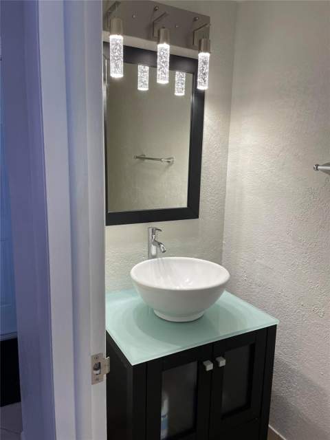 650 Tennis Club Drive #305, Fort Lauderdale FL - photo 11 of 47