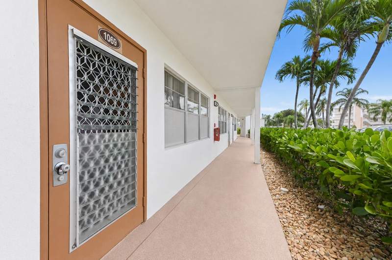 1 bedroom Condominium at 1069 Cornwall D, Century Village, Boca Raton — photo 2