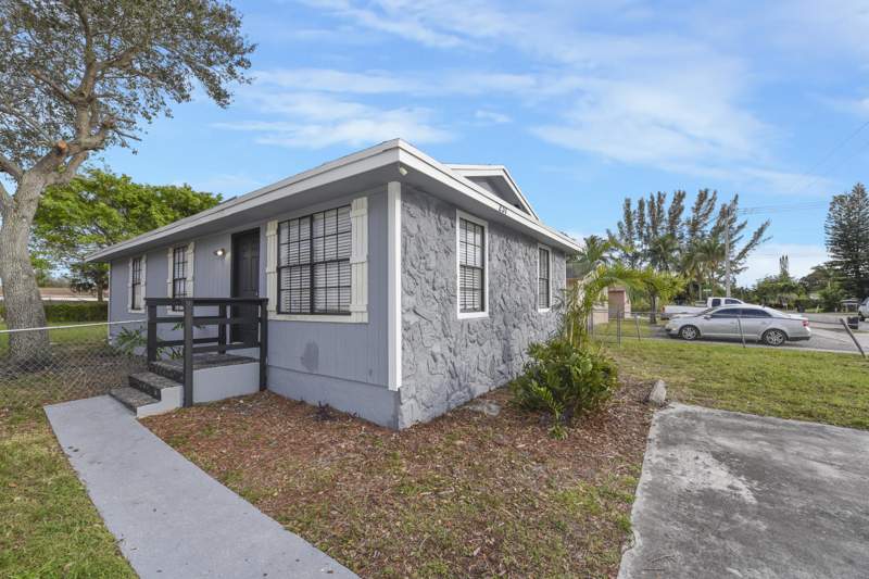 3 bedroom Single Family Residence at 237 SW 11th Avenue, Atlantic Gardens Delray In, Delray Beach — photo 3