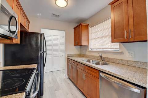 237 SW 11th Avenue, Delray Beach FL - photo 14 of 40