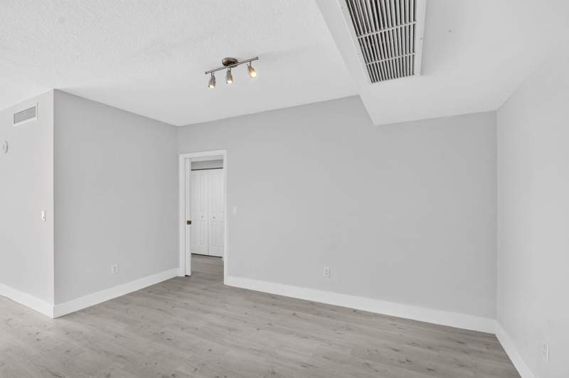2 bedroom Condominium at 403 S Sapodilla Avenue #409, Metropolitan Condo, West Palm Beach — photo 4
