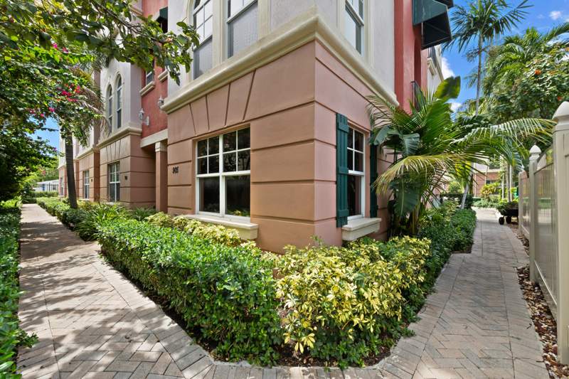 3 bedroom Townhouse at 1033 NE 17th Way #905, Villa Medici Condo, Fort Lauderdale — photo 2