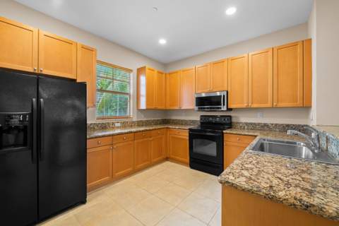 1033 NE 17th Way #905, Fort Lauderdale FL - photo 13 of 34