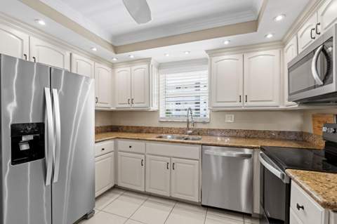 1050 Hillsboro Mile #403w, Hillsboro Beach FL - photo 9 of 40