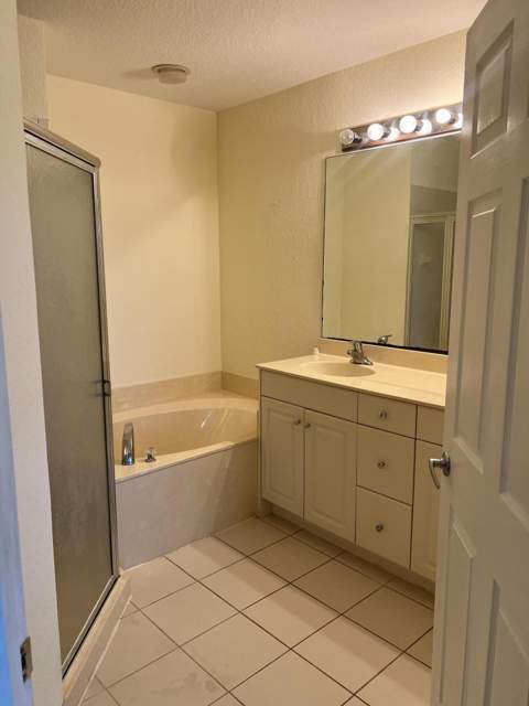 4113 Napoli Lake Drive, Riviera Beach FL - photo 7 of 14