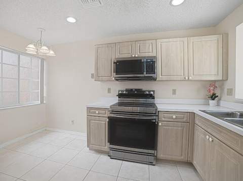 8596 Jade Drive, Tamarac FL - photo 11 of 30