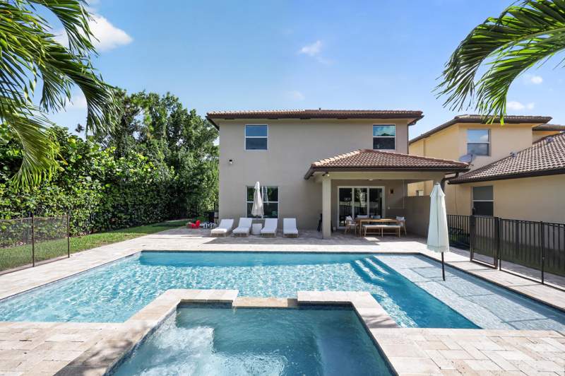 5 bedroom Single Family Residence at 7050 Limestone Cay Road, Limestone Cay, Limestone Creek — photo 2