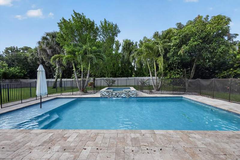 5 bedroom Single Family Residence at 7050 Limestone Cay Road, Limestone Cay, Limestone Creek — photo 4