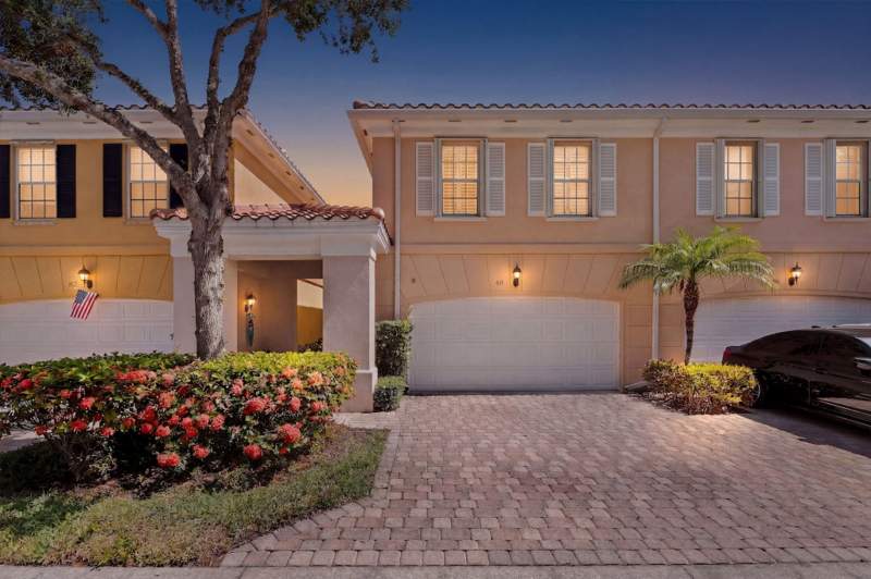 3 bedroom Townhouse at 48 Live Oak Circle, Tequesta Oaks, Jupiter — photo 2