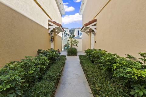 48 Live Oak Circle, Jupiter FL - photo 6 of 49