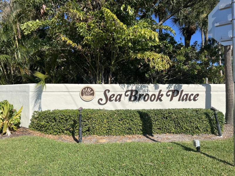 2 bedroom Townhouse at 169 Seabreeze Circle, Sea Brook Place Condo, Jupiter — photo 3