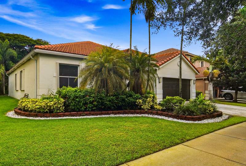 4 bedroom Single Family Residence at 970 Tulip Circle, Sector 2-Parcels 17 18 19 & 20, Weston — photo 3