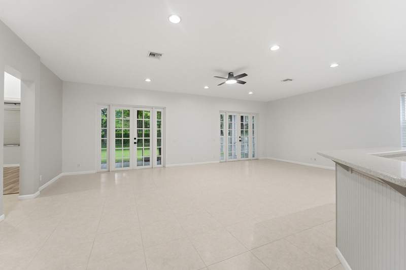 4 bedroom Single Family Residence at 970 Tulip Circle, Sector 2-Parcels 17 18 19 & 20, Weston — photo 4