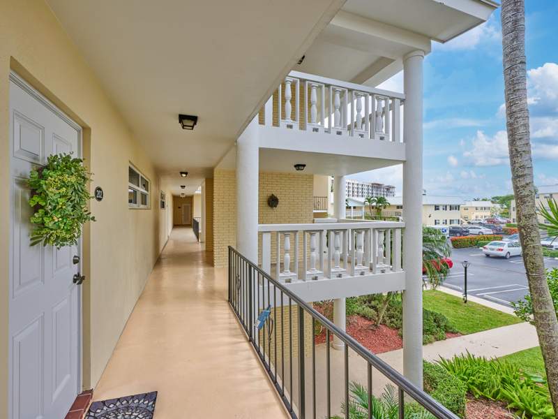 1 bedroom Condominium at 12 Colonial Club Drive #202, Colonial Club Condo Sec 2, Boynton Beach — photo 4