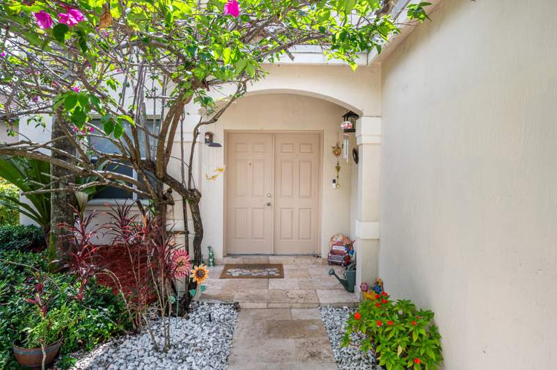3 bedroom Single Family Residence at 229 E Bayridge Drive, The Lakes, Weston — photo 4