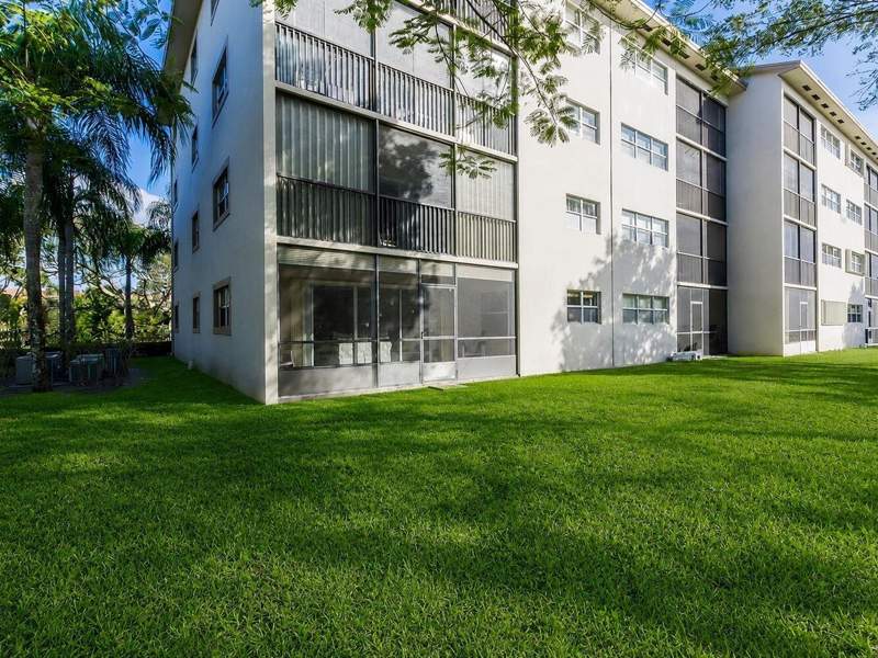 2 bedroom Condominium at 550 SW 137 Avenue #L114, Century Village, Pembroke Pines — photo 4