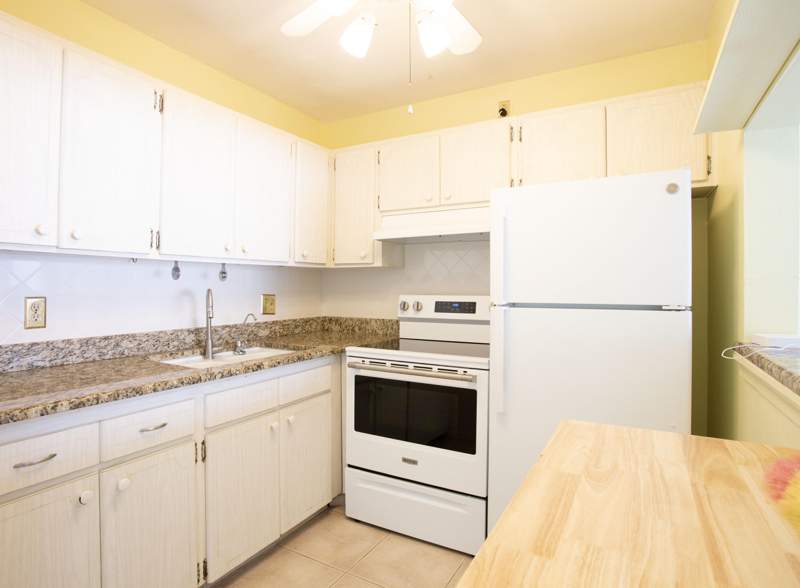 1 bedroom Condominium at 3160 Lake Osborne Drive #108, Murry Hills Apt Bldg Condo, Lake Worth Beach — photo 4