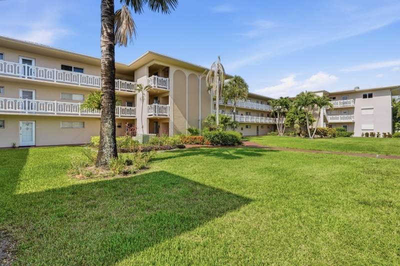 2 bedroom Condominium at 2606 Garden Drive #305, Lake Clarke Gardens Condo 18, Lake Worth — photo 3