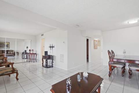 2606 Garden Drive #305, Lake Worth FL - photo 8 of 24
