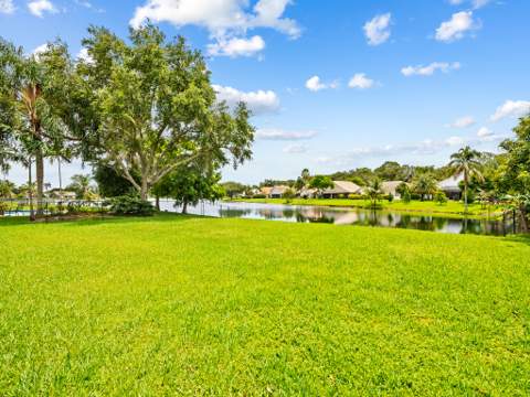 1750 W Oak Knoll Circle, Davie FL - photo 9 of 26