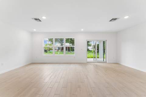 1611 SE Minorca Avenue, Port St. Lucie FL - photo 13 of 33