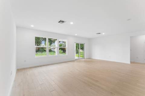 1611 SE Minorca Avenue, Port St. Lucie FL - photo 15 of 33