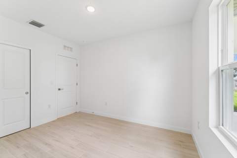 1611 SE Minorca Avenue, Port St. Lucie FL - photo 24 of 33