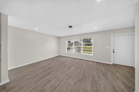 216 W Arbor Avenue, Port St. Lucie FL - photo 6 of 33