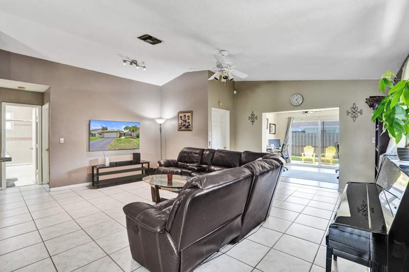 3 bedroom Single Family Residence at 8340 SW 41st Street, Woods Of Rolling Hills, Davie — photo 3