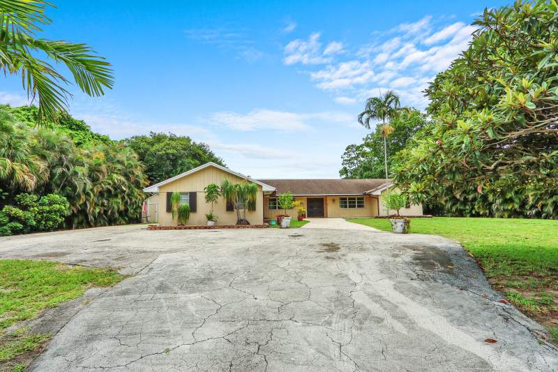 4 bedroom Single Family Residence at 4529 Square Lake Drive, Square Lake, Palm Beach Gardens — photo 2