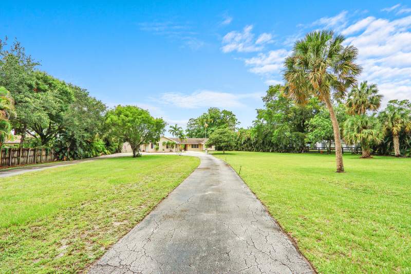 4 bedroom Single Family Residence at 4529 Square Lake Drive, Square Lake, Palm Beach Gardens — photo 4