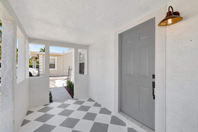 3 bedroom Single Family Residence at 950 29th Street, Northwood, West Palm Beach — photo 2